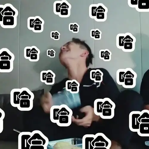 笑倒我了易烊千玺笑到模糊变形明星表情易烊千玺明星表情易烊千玺表情