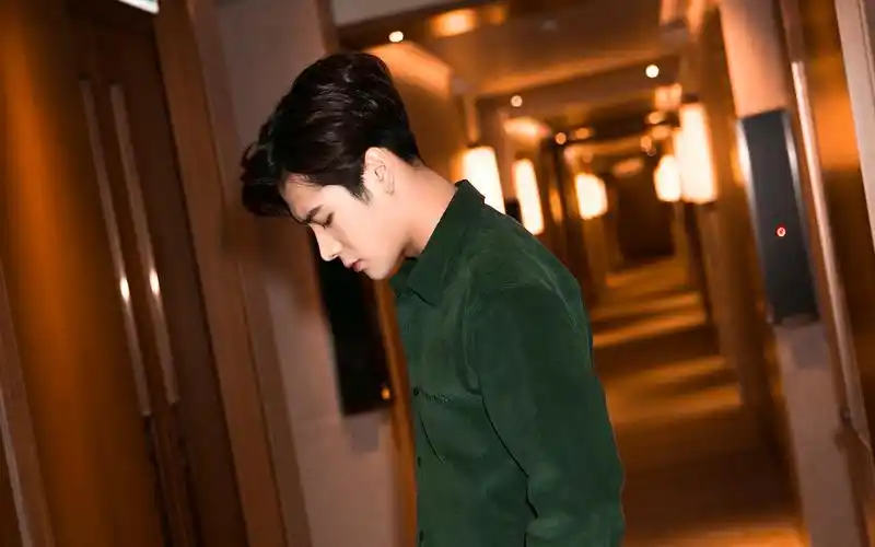 王嘉尔高清帅气写真图片桌面壁纸