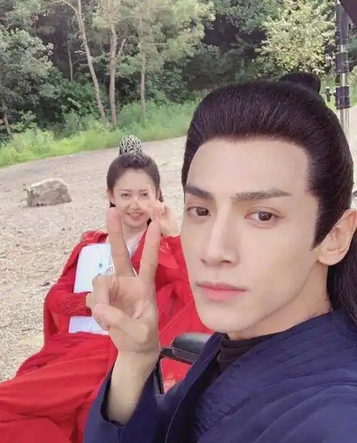 今日杀青,主演发文祝贺,罗云熙晒照,陈钰琪感恩_田依桐_邹廷威_女孩