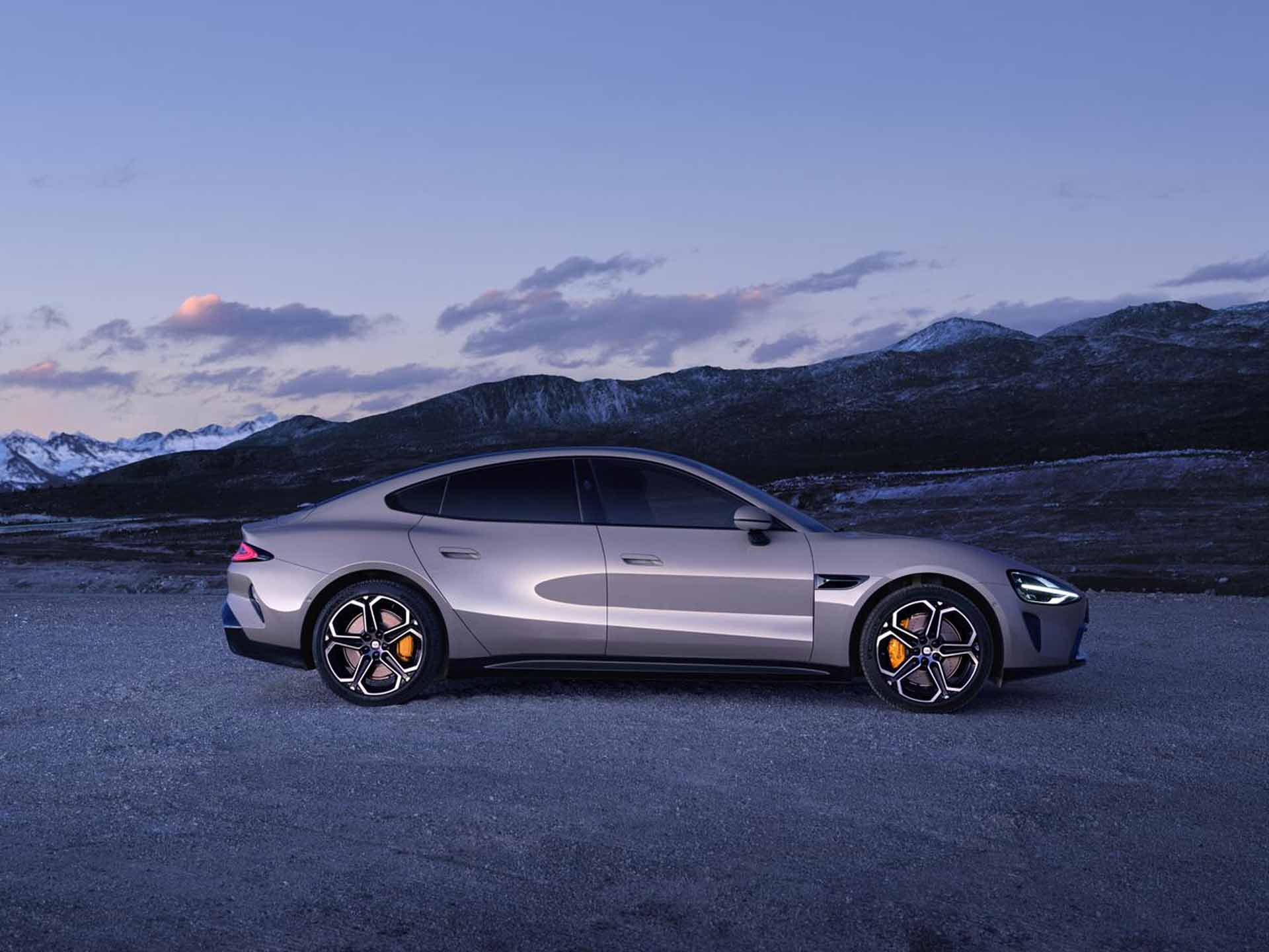 Xiaomi SU7 C级高性能 生态科技轿车