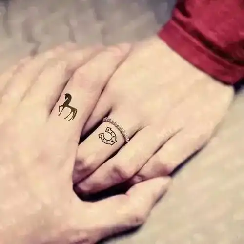 携手一生之爱的誓言 情侣纹身