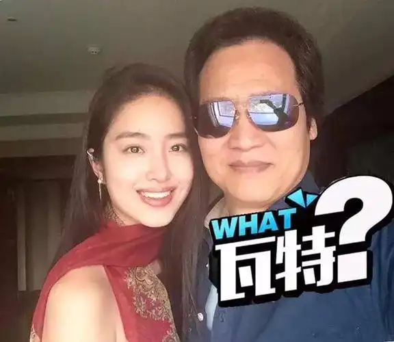 杨采钰刚红,就被爆出男友是55岁的著名富商兼经纪人陈金飞,两人相差30