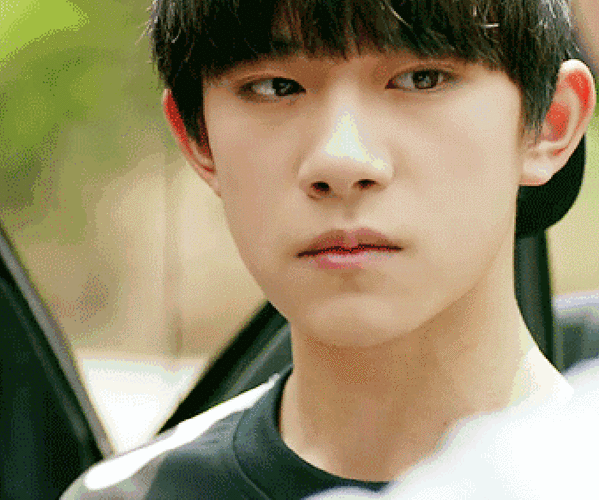 易烊千玺gif无奈gif扭头gif明星gif