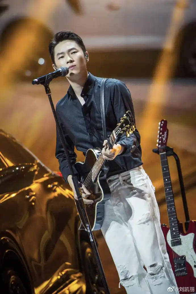 梁博#不负年轻#全新一代@别克昂科拉家族上市发布会@梁博--和乐队