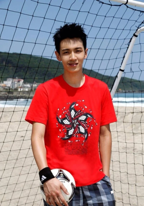 柯震东情绪崩溃意图轻生 ins发文充斥着颓废-今日天气网