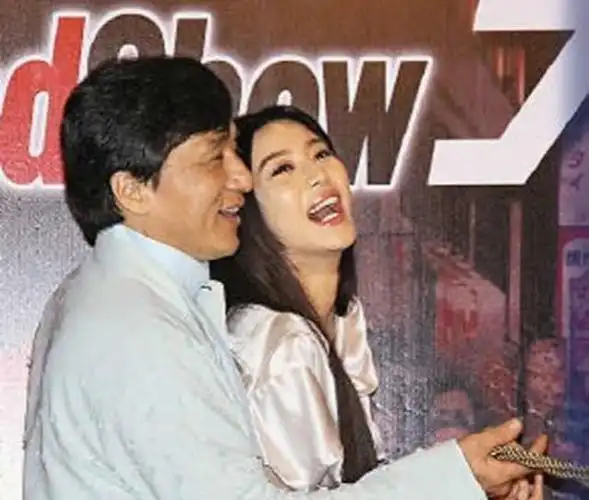 成龙可不仅仅对范冰冰一个人动手动脚,许多一线大明星都遭遇过他的"