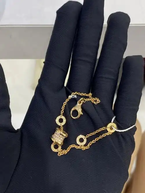 宝格丽满钻小蛮腰手链