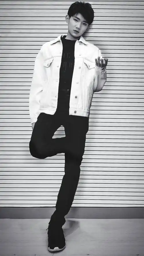 都知道王源少年朝气,但没想到这么会穿!