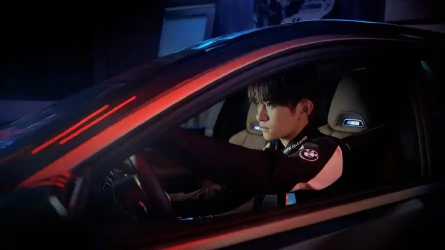 坐拥一整个车库豪车的易烊千玺,我慕了!