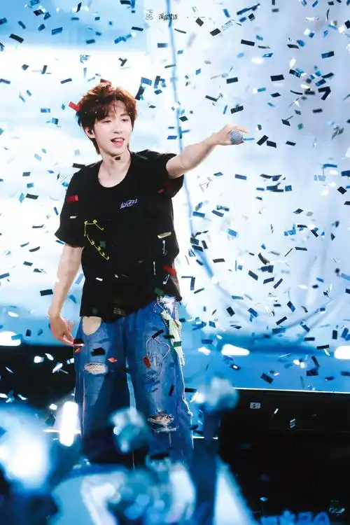 贺峻霖转身这一下##贺峻霖高音好顶