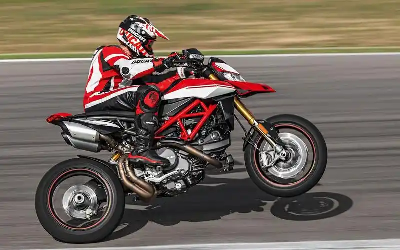 ducati杜卡迪hypermotard950骇客0100公里测试