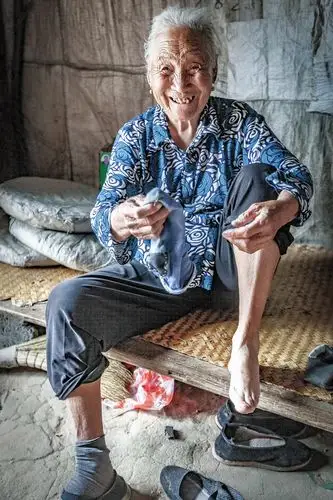 大山深处沂蒙山最后的小脚老太太她们无声诉说着女性的血泪史