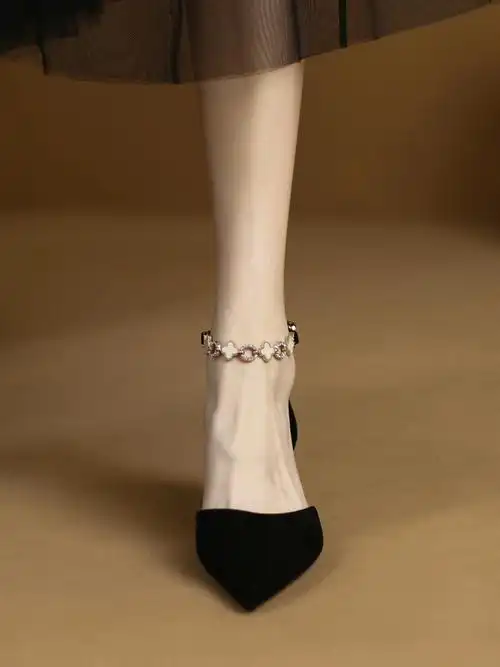 这双黑色高跟鞋太显腿细腿长了谁能拒绝