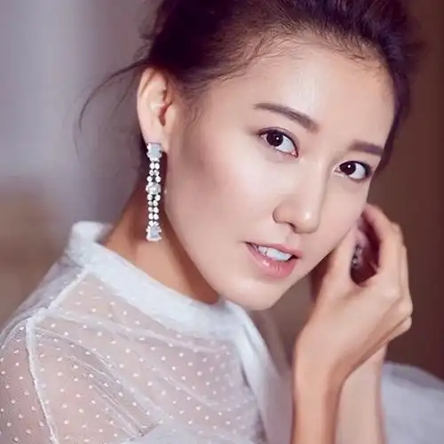 回顾演员高露出道24年无绯闻低调嫁圈外丈夫现越活越有魅力