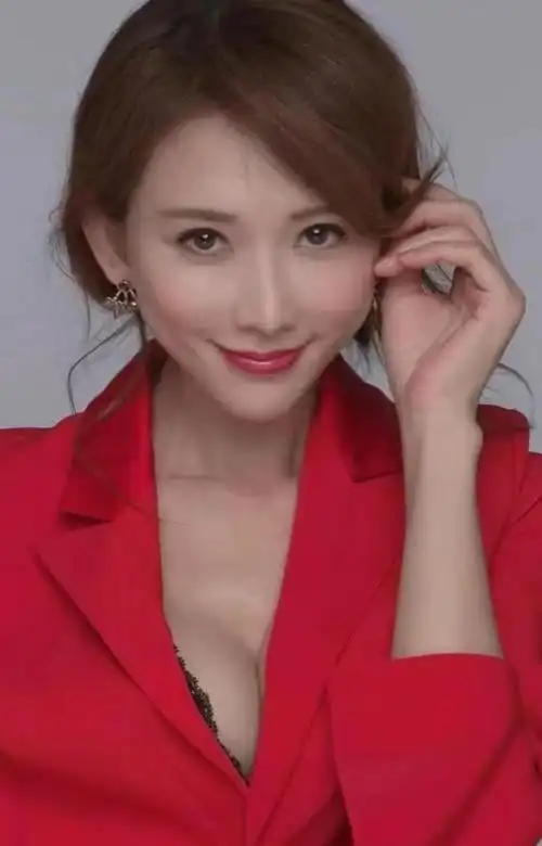 下嫁日本的林志玲真是一言难尽,不穿"内衣"照片,满屏全是尴尬|纱裙