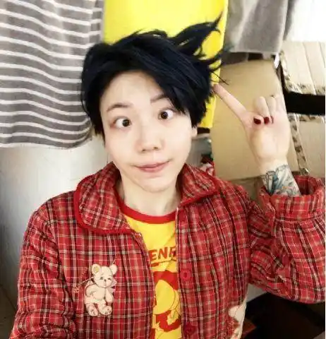 吴莫愁抛下过往剪短发,化起淡妆美到不认识