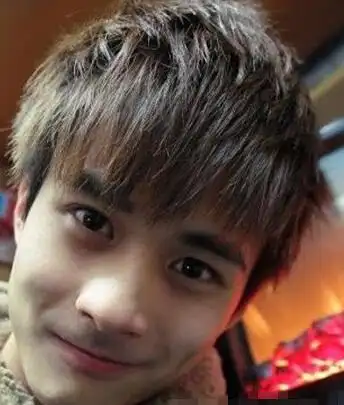 男士短碎发型大全看起来非常清爽可是用发胶稍