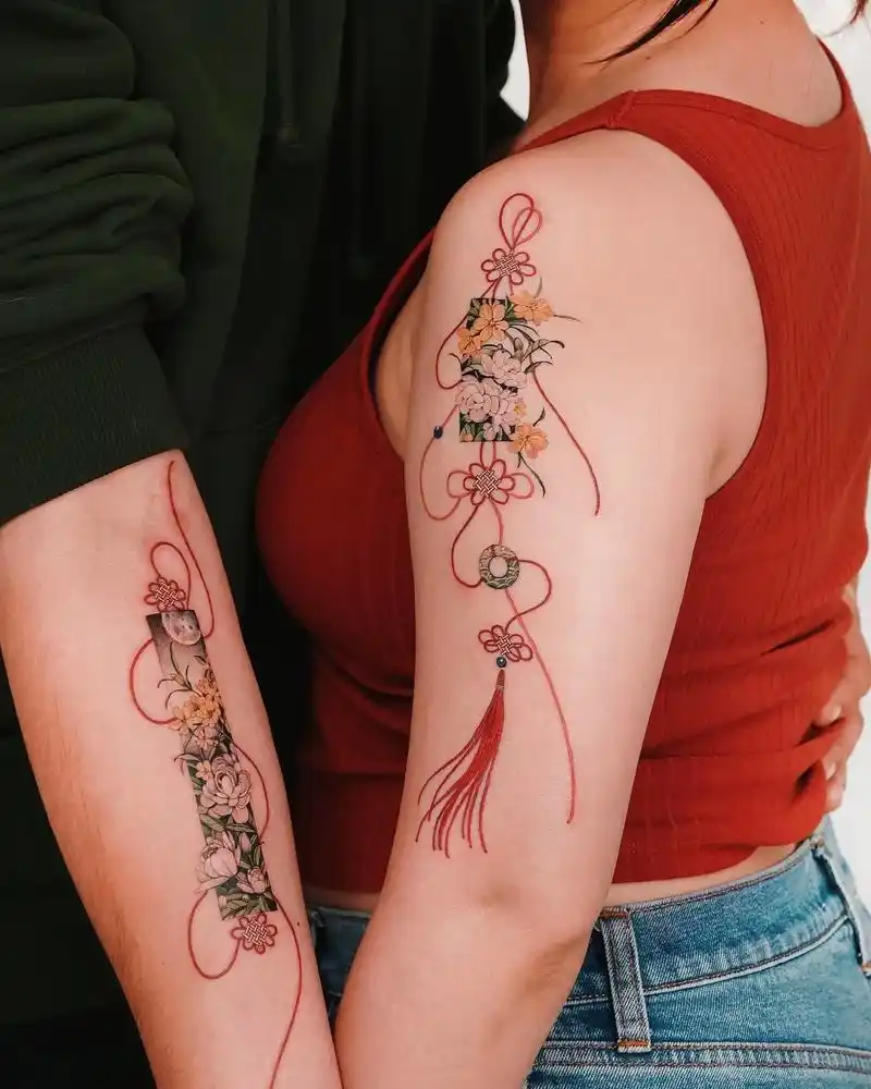 情侣国风刺青:杏花 桑巴吉塔花 中国结,让刺青和爱人陪伴一生 - 抖音