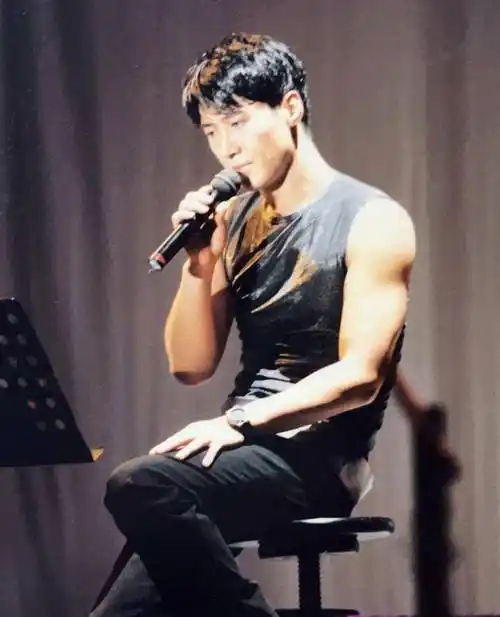 20世纪90年代的四大天王至今仍受到无数年轻人的喜爱,黎明为何_视频