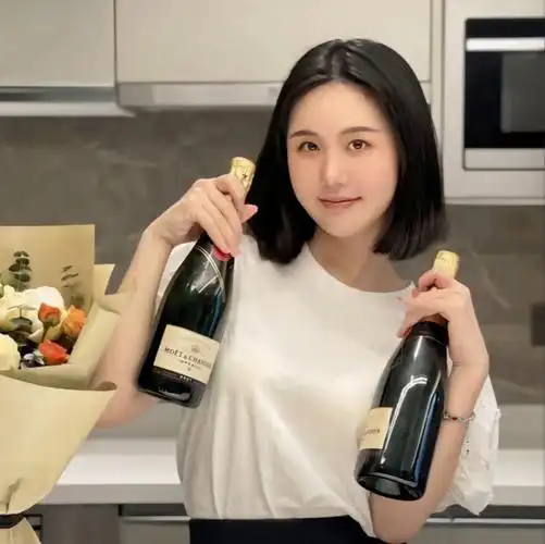 杨钰莹前任赖文峰近况大揭秘娶小23岁年轻娇妻颜值惊艳众人