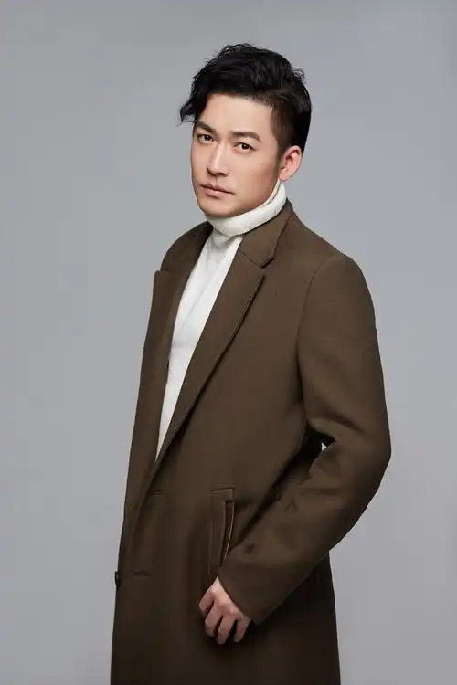 1/ 12 近日,演员张博曝光了一组与众不同的"别样"写真,该组大片一改