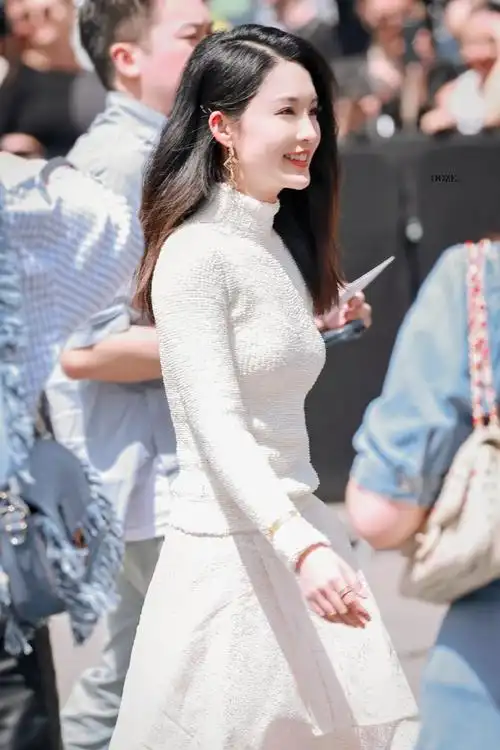 李沁外网生图##李沁状态真好