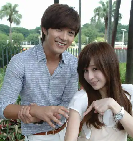 王心凌极速翻红带红很久没消息的微笑pasta男主角张栋梁