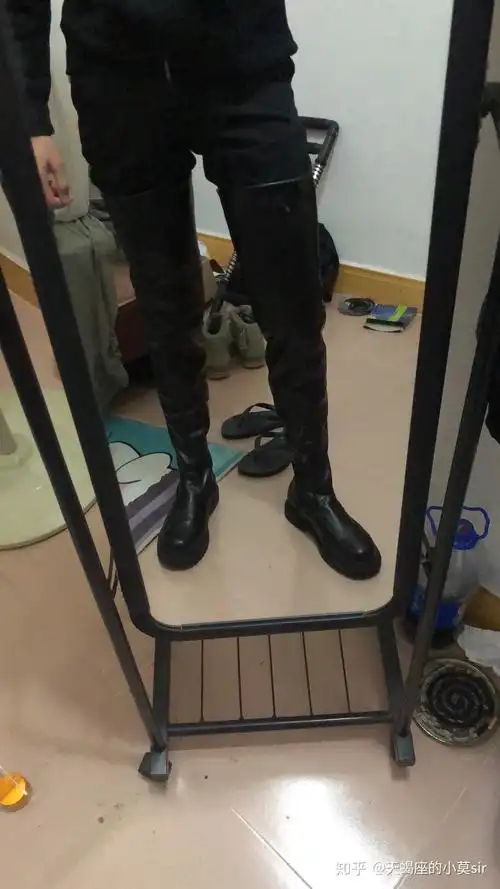 男生,喜欢穿过膝高根长靴,大家怎么看?