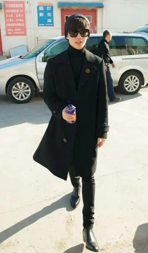杨洋 黑色大衣也是好帅好帅