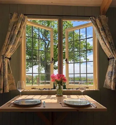 打开窗户有多美,窗外的美丽风景让人有些期许