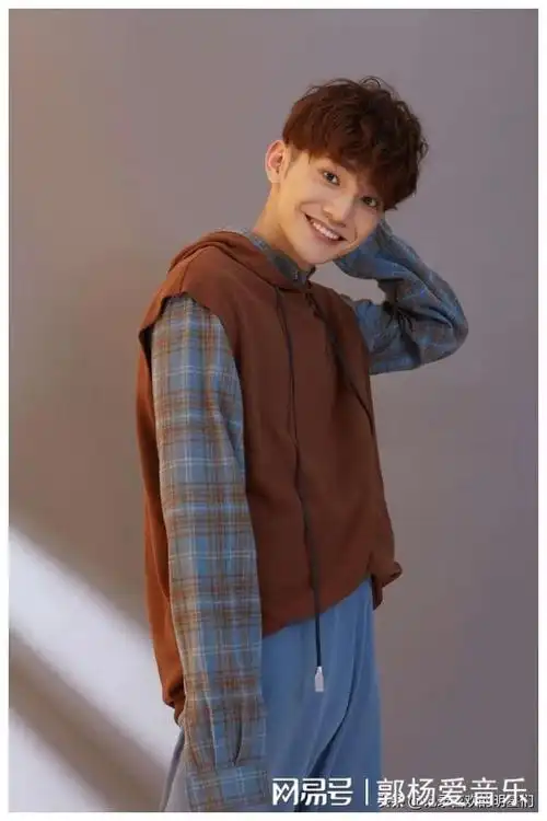 95后青年男演员:蒋龙阳光帅气十足,演技还不错,学霸一枚!