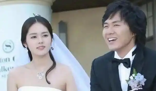 她嫁人当天多少男人哭晕了20年后竟然垮成这样