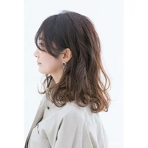 作为一位40岁的女人,一个好看的发型真的可以带来惊喜与美丽.