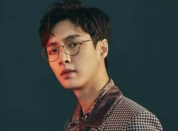 娱乐圈戴眼镜自带斯文败类气场的男明星,最后一个众望所归_胡歌_陈伟