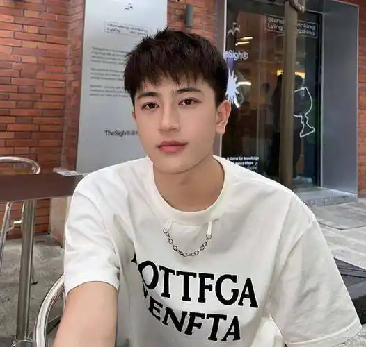 原创男生夏季短发也不要乱剪这3款造型清爽显帅气值得尝试