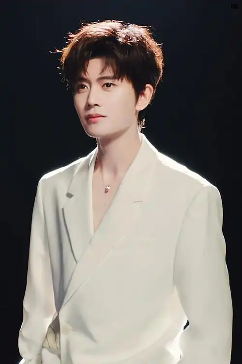 桃花姬食品品牌代言人任嘉伦##中秋月圆礼悦桃颜