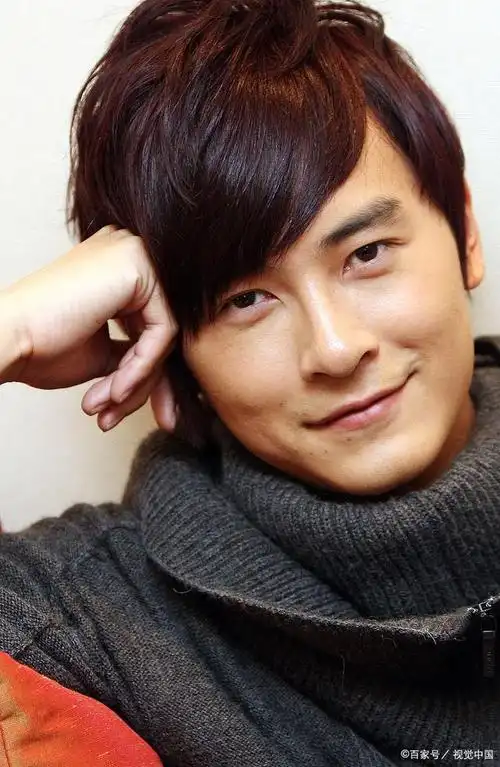 圆脸男生适合什么发型呢?