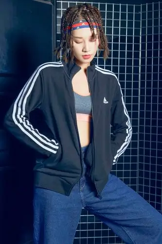 蓝盈莹脏辫儿造型惹眼 洒脱不羁运动感满分