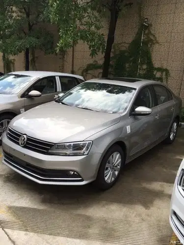 今天定了速腾1.6自动舒适,雅士银!