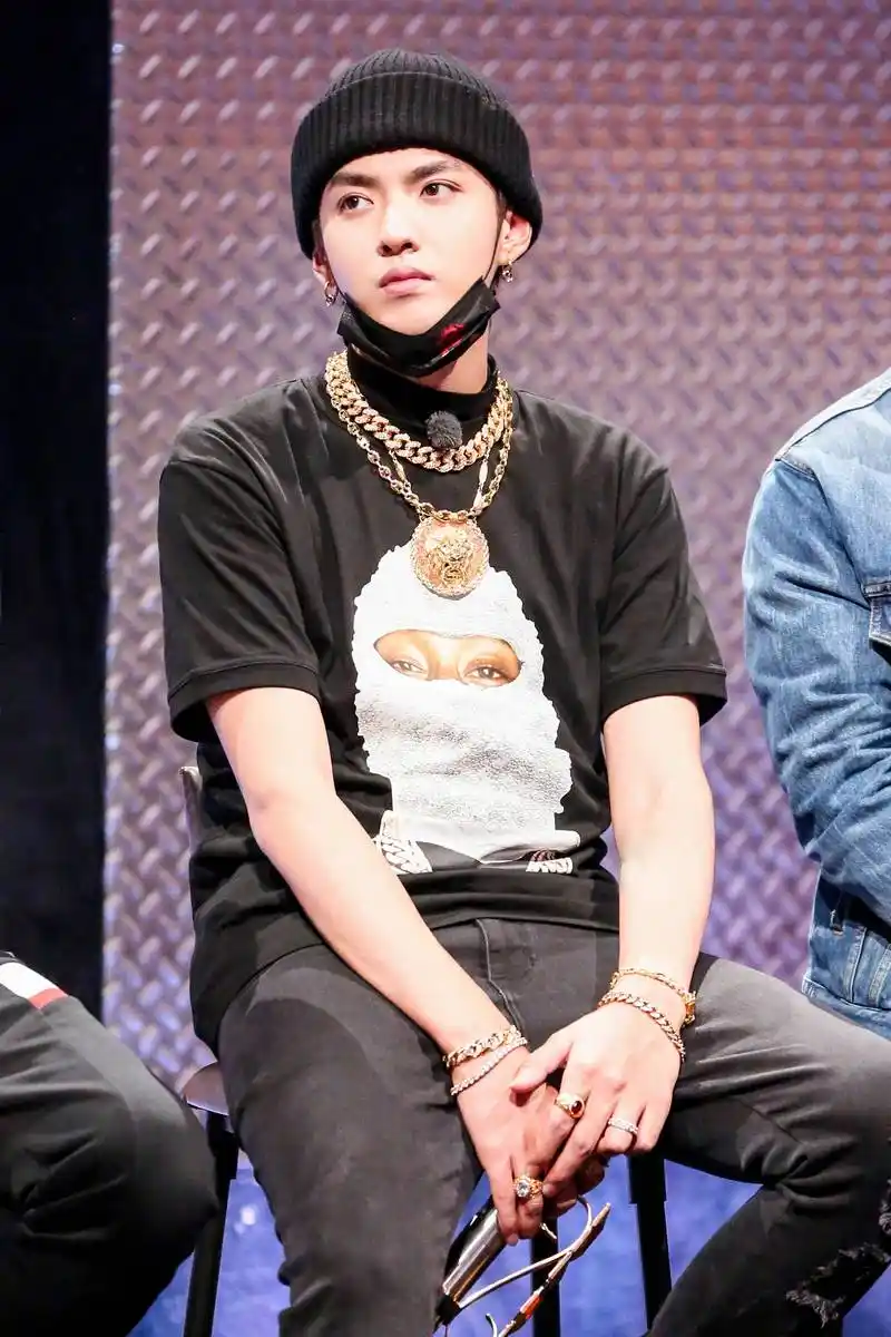 吴亦凡《中国新说唱》三套帅酷造型,魅力非凡惊艳全场,来跟他一起 skr