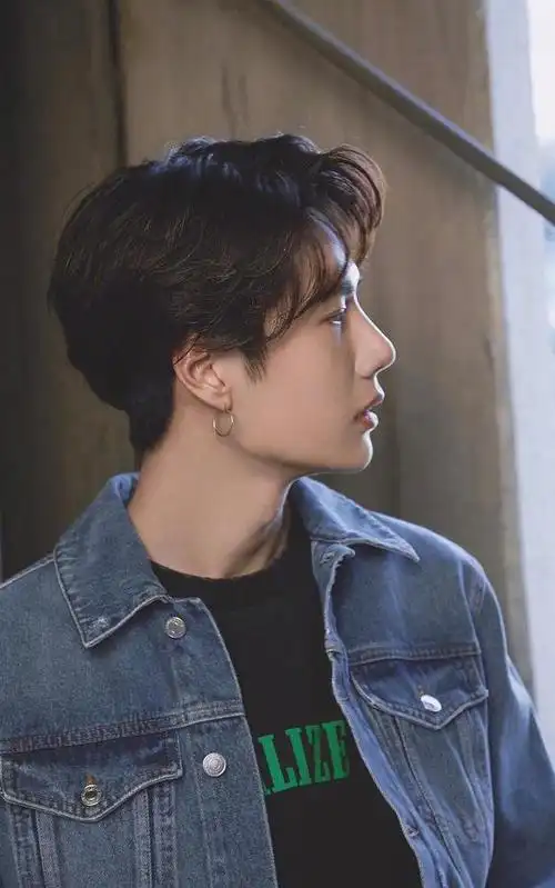 王一博的侧颜杀