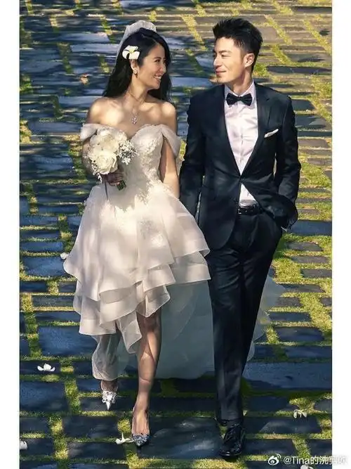 他俩的结婚照～放到现在都是好看的!#林心如体重只有92斤##霍建华