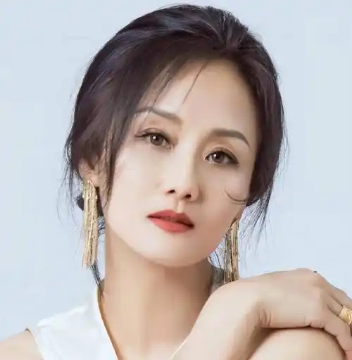 5位"妈妈专业户":天生一张养尊处优脸,浑身贵气,演不来穷人_角色_李颖