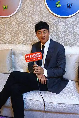 何润东:和张歆艺第一天见面演床戏很尴尬