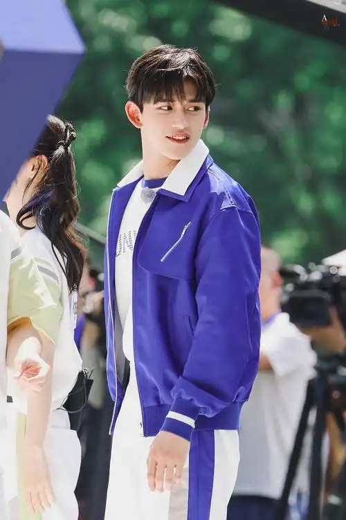 黄旭熙奔跑吧湖洲路透小目标100楼有新图评论区补充