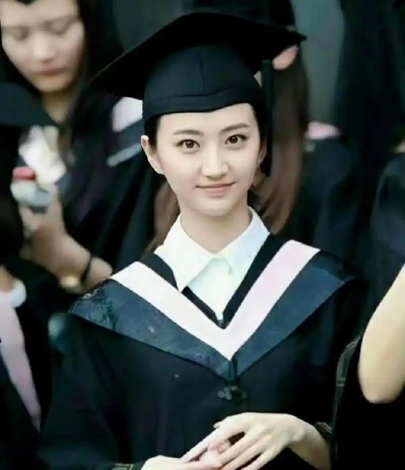 北影校花景甜在大学时期的表现非常出色,具有很强的说服力.