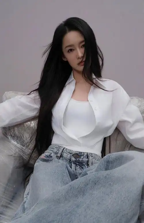 李沁最新高清写真