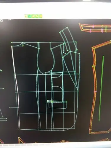三开身女西装  要撇胸吗