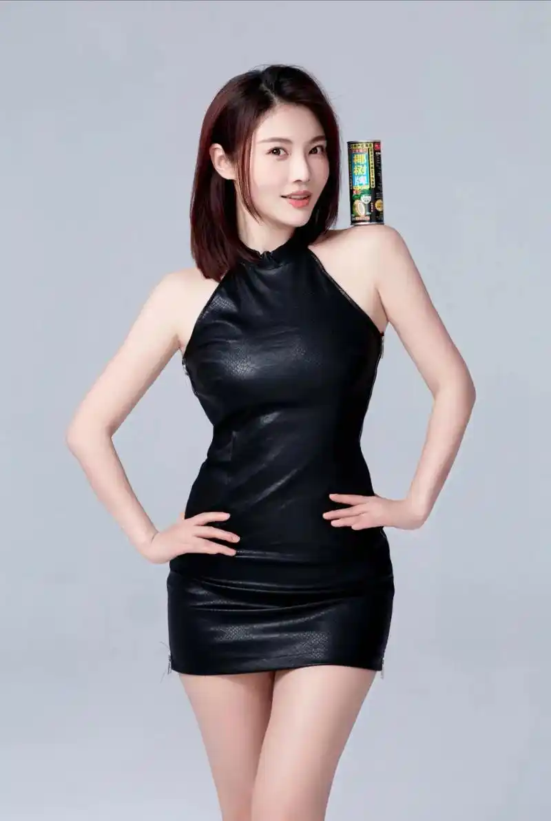 今天我才知道,椰树椰汁的广告一直是徐冬冬,已经代言十年了