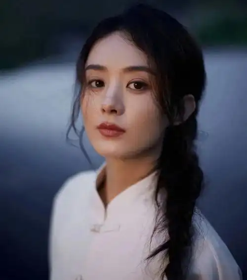 论出生家庭环境,赵丽颖与冯绍峰简直就是千差万别.